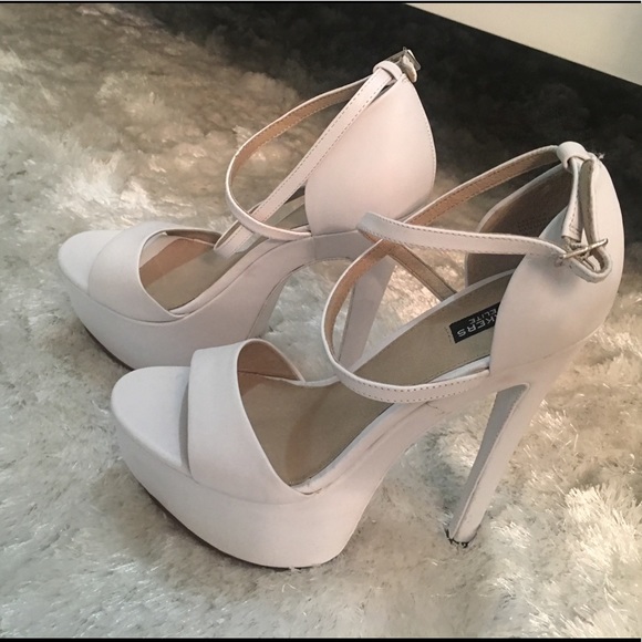 ◽️ NEW WHITE STILETTOS ◽️ - Picture 3 of 7